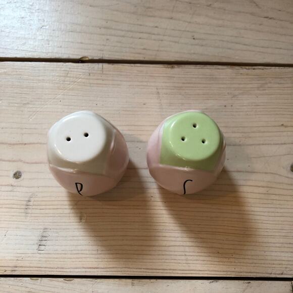 Rae Dunn Artisan Collection by Magenta NWOT Tulip Salt and Pepper Shakers - Picture 2 of 5